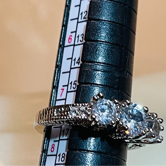 ♥️Classic 3-Stone 925 Sterling Silver Vintage Style Anniversary Ring! - Picture 14 of 16